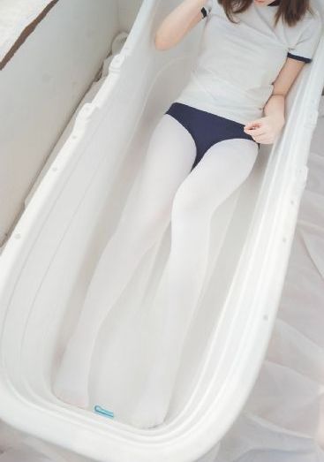 25岁女高中生动漫