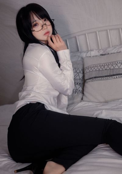 饥饿漂亮的女邻居3伦理